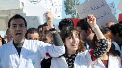 Photo of أطباء وممرضو القطاع العام يدخلون في سلسلة من الإضرابات