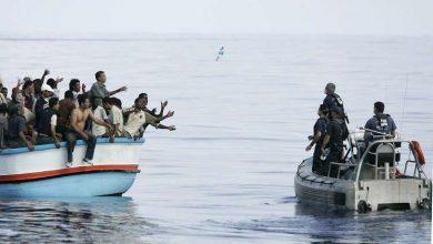 Photo of بينهم نساء و رضع.. إيطاليا تغلق موانئها أمام أزيد من 300 مهاجر