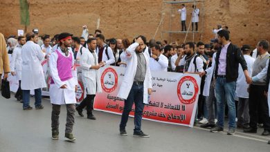 Photo of الأساتذة المتعاقدون يواصلون تصعيدهم ويدعون لإضرابات وطنية