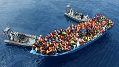 Photo of البحرية الملكية تنقذ 196 مهاجرا إفريقيا في عرض المتوسط