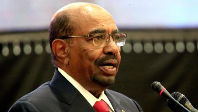 Photo of لمواجهة أزمة الاحتجاجات.. البشير يتجه لإعلان الطوارئ وحل الحكومة