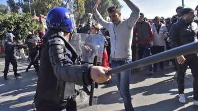 Photo of بسبب الإحتجاجات..رئيس تحرير إذاعة الجزائر الحكومية تستقيل من منصبها