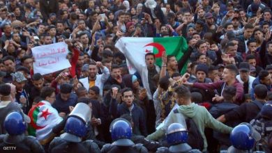 Photo of الجزائر.. تعزيزات أمنية وتشويش على الإنترنت في مواجهة التظاهرات