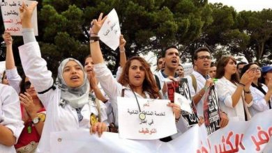 Photo of بعد احتجاجاتهم المتواصلة.. طلبة كليات الطب يجبرون وزارة الصحة على الحوار