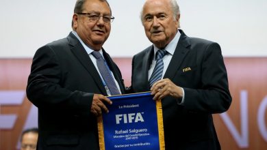 Photo of “الفيفا” توقف وتغرم رئيس اتحاد سابق بسبب الرشوة