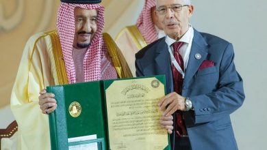 Photo of أستاذ جامعي مغربي ينال أكبر جوائز الملك فيصل العالمية