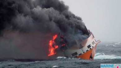 Photo of كانت قادمة للمغرب .. احتراق سفينة سيارات فرنسية يخلف كارثة بيئية