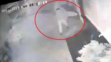 Photo of كاميرا مراقبة تُسقط لصا اعتدى بشكل وحشي على ضحيته