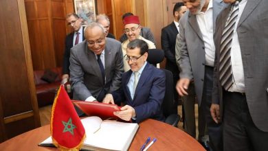 Photo of العثماني يتسلم شهادته الجامعية بعد عشرين سنة من الانتظار