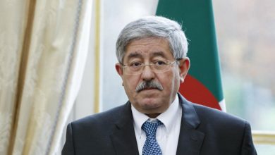 Photo of رئيس الوزراء الجزائري المقال يلج السجن بتهم “الفساد”