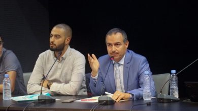 Photo of بعدما تخلوا عنه.. مدير المهرجان الجامعي للمسرح بطنجة يقصف المنتخبين