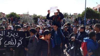Photo of وجبة غداء محشوة بالدود والحشرات تخرج تلاميذ إقليم الشاون للإحتجاج