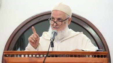 Photo of الملك يتوج خطيب جمعة بطنجة العالم مصطفى البحياوي