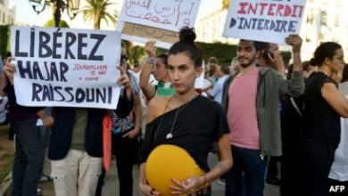 Photo of إئتلاف حقوقي مغربي “خارجة عن القانون” يتوج بجائزة فرنسية مرموقة