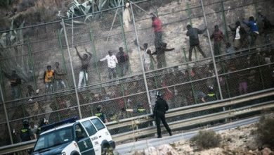 Photo of إحباط محاولة اقتحام جماعة لأزيد من 400 مهاجر افريقي معبر سبتة