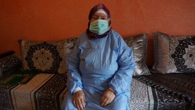 Photo of مسنة تغادر المستشفى بعد تعافيها من فيروس “كورونا”