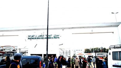 Photo of موظف بدون مهمة يحدث الفوضى بسوق الجملة للخضر والفواكه بطنجة
