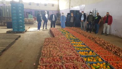 Photo of وزعت 5 أطنان… جمعية التجار بسوق الجملة للخضر والفواكه بطنجة تواصل دعمها الأسر المتضررة من ” كورونا”