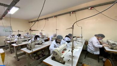 Photo of مقابل تعويضات…سجناء ينتجون 20 ألف كمامة  يوميا