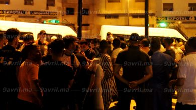 Photo of قرار سلطات طنجة بإغلاق المحلات يخرج تجار قيسارية أهلا للإحتجاج