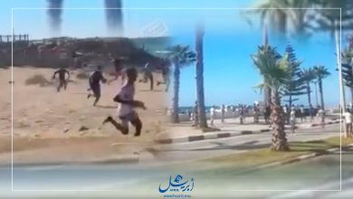 Photo of شباب يقتحمون شاطئ أصيلة احتجاجا على قرار إغلاقه-فيديو