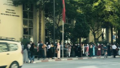 Photo of تجمع بشري أمام مفوضية الأمن بالعوامة قد ينذر بعودة كورونا الى طنجة