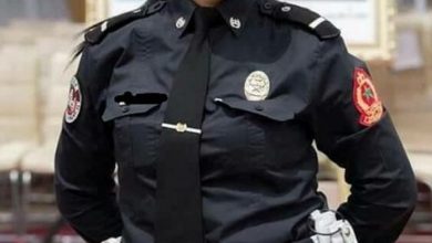 Photo of شرطية في حالة هستيريا تخرب سيارة ومنزل رئيسها