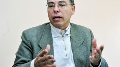 Photo of القضاء يدين المعطي منجب بالحبس النافذ