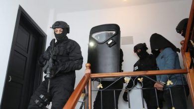 Photo of خططوا لعمليات تفجيرية.. “البسيج” يوقف 3 أشخاص بتطوان بايعوا داعش -صور-