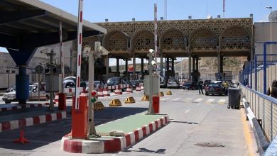 Photo of مئات التلاميذ محرومون من مقاعد الدراسة بسبب إغلاق معبر “طراخال”