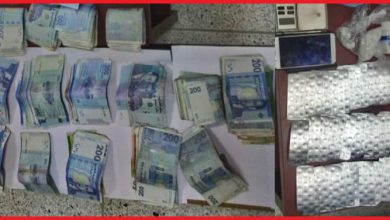 Photo of أقراص طبية ومبالغ مالية.. الإطاحة بمروج مخدرات بطنجة