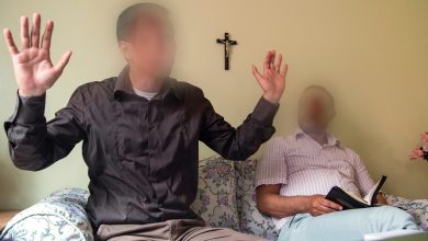 Photo of إسبانيا: ترحيل مهاجر مغربي اعتنق المسيحية لطلب اللجوء