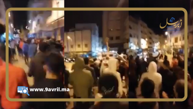 Photo of مطالبين بالسماح بإقامة صلاة التراويح.. عشرات الأشخاص يحتجون بالمضيق