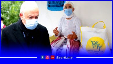 Photo of طنجة.. الوالي امهيدية يشرف على توزيع مساعدات غذائية لفائدة أسر معوزة