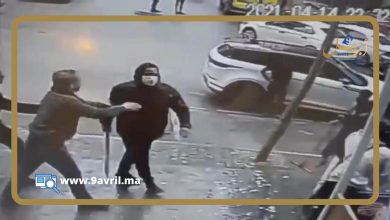 Photo of أمن طنجة يعتقل شخصان هددا صاحبة محل تجاري بالسلاح الأبيض