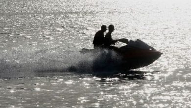 Photo of في واضحة النهار.. دراجتين مائيتين تهربان اسبانيين من شاطئ واد المرسى