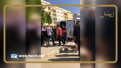 Photo of إصابة شخصين في حادث تصادم سيارة وحافلة لنقل العمال