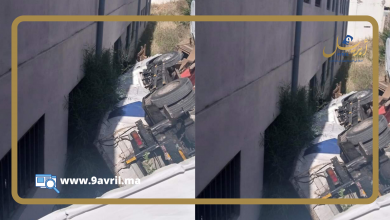 Photo of طنجة: إصابة ثلاثة أشخاص في حادث انقلاب شاحنة نفايات