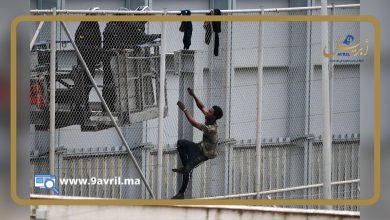 Photo of الحرس المدني يفشل اقتحام مئات المهاجرين لسياجات مليلية