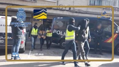 Photo of أحسوا بالعار.. الشرطية الإسبانية توقف 3 مغاربة اعتدوا على مثليين بملقة