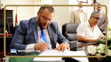 Photo of مراسيم حفل تسليم السلط بين  محمد أفقير ومحمد الشرقاوي بمقر مقاطعة طنجة المدينة