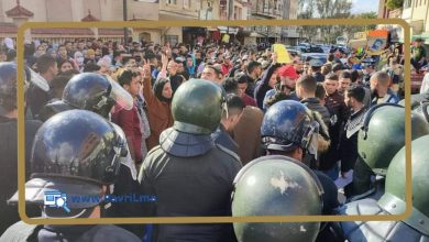 Photo of طنجة.. طلبة جامعيون يخرجون في مسيرة حاشدة وعناصر الأمن توقفهم