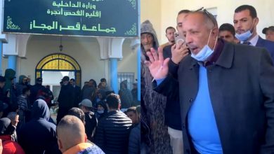 Photo of تاجر بمآسيهم.. شباب “قصر المجاز” يثورون في وجه الحسناوي ويطالبونه بالرحيل