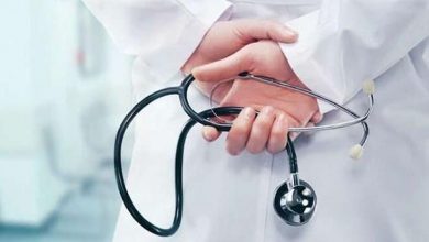 Photo of توقيف طبيب ومساعديه بشبهة تزوير شهادات طبية مقابل مبالغ مالية