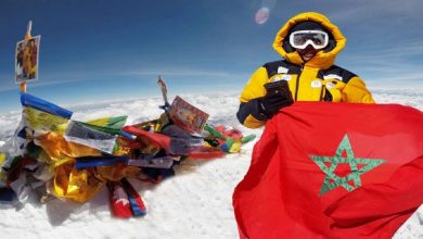 Photo of الملك يهنئ بشرى بايبانو إثر رفعها العلم الوطني بقمة أنابورنا بسلسلة جبال
