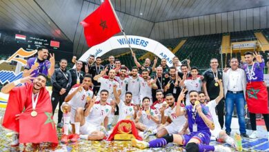 Photo of بمناسبة فوزهم.. الملك يهنئ أعضاء منتخب كرة القدم داخل القاعة تتويجهم بكأس العرب