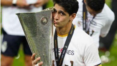 Photo of ياسين بونو يتوج بجائزة أحسن حارس بالدوري الاسباني