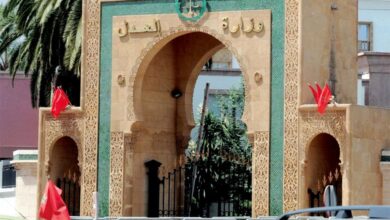 Photo of وزارة العدل تعزل 18 موثقا وتعاقب 19 آخرين
