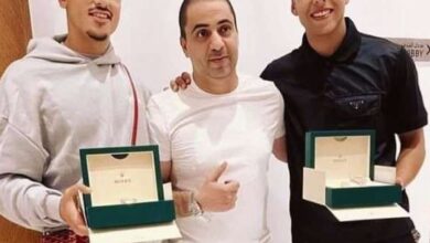 Photo of رجل أعمال مغربي يفاجئ الصابيري وبوخلال بهدية ثمينة