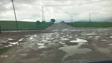 Photo of طريق في حالة سيئة ضواحي طنجة تثير غضب مواطنين ومطالب بتدخل الوالي